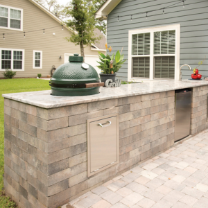Covered outdoor kitchen patio