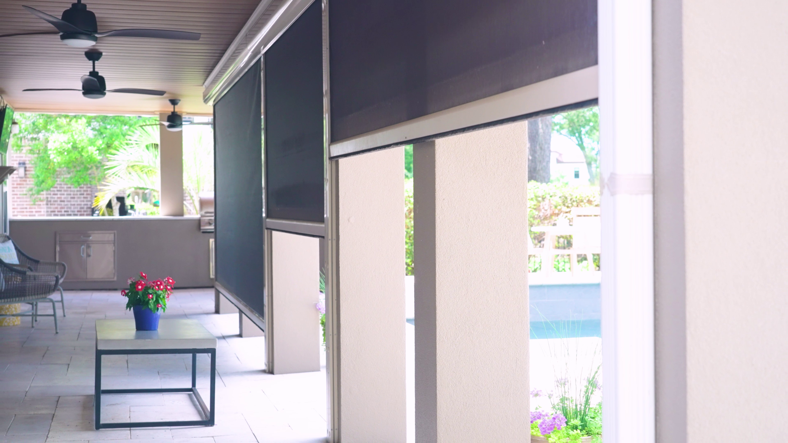 A recent retractable screen project in the Charleston area