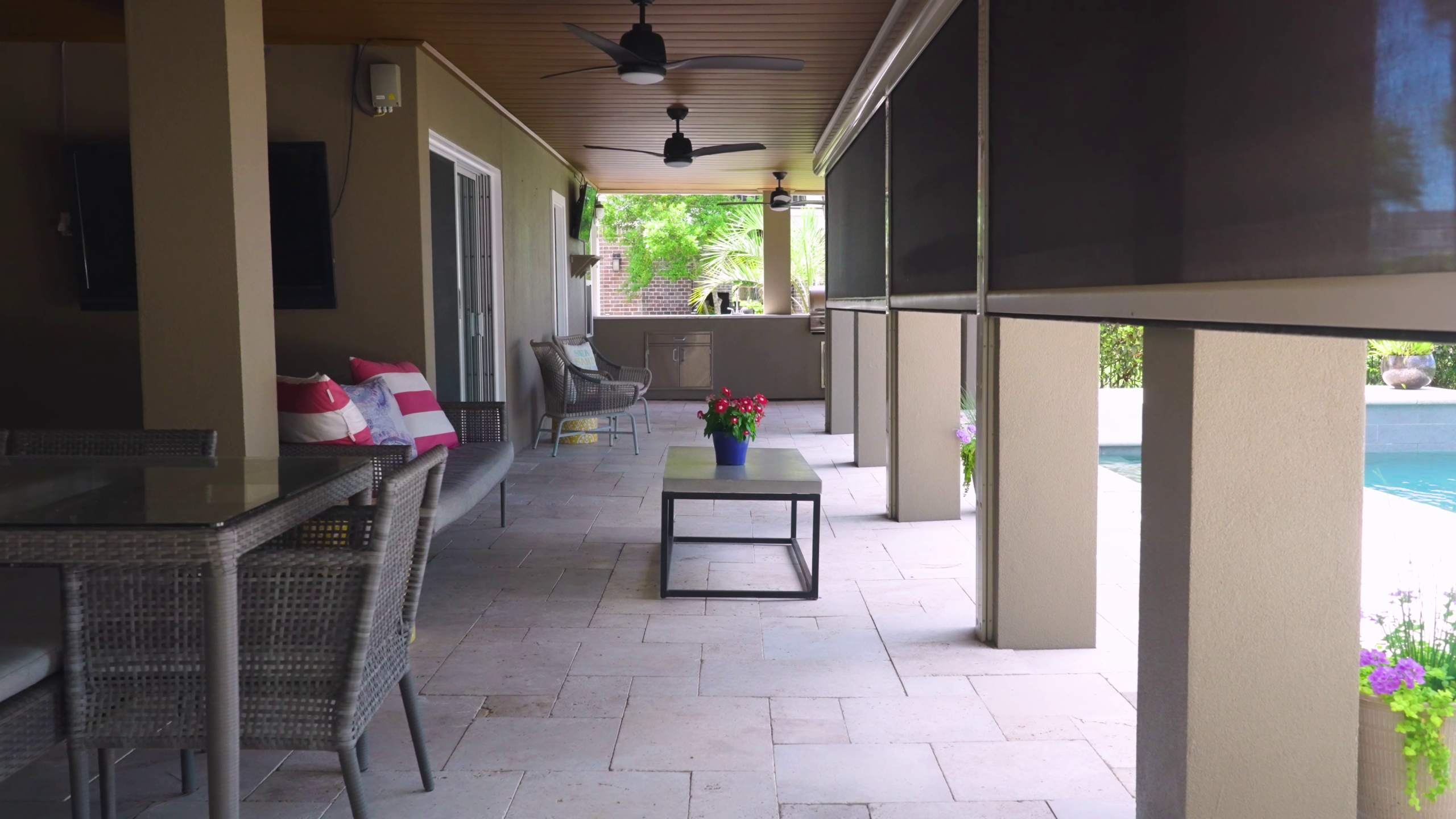 A recent retractable screen project in the Charleston area